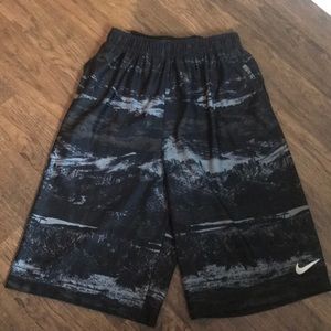 Nike lebron basketball shorts boys xl
